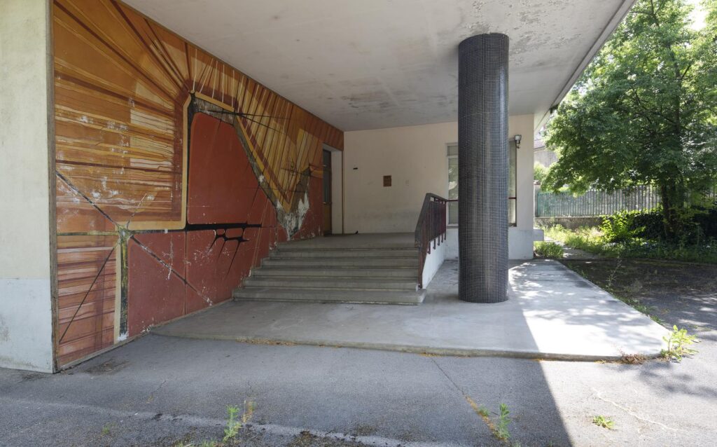 Romans-sur-Isère (26), Peinture : Sans titre, Jean-Louis Dumiot.
© Franck Trabouillet / Région Auvergne-Rhône-Alpes, IGPC, 2021